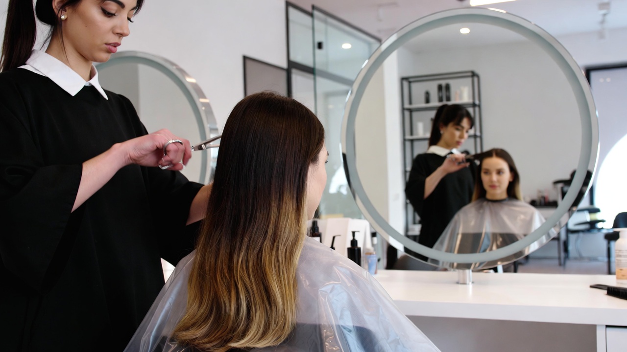 Лучший день для стрижки: когда волосы слушают Луну