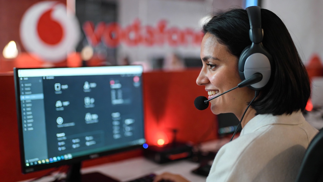 Как связаться с оператором Vodafone: доступные способы